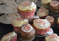 Cakejes met het Beter Spellen-logo.